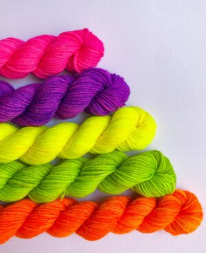 pack minis srt yarn - merino fluor