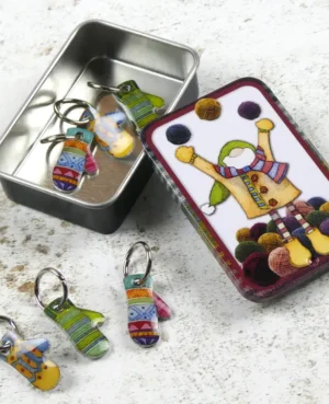 cajita pequeña gnomo con marcadores manoplas de punto